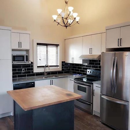 Calgary-Banff House Close Lrt&Dt&Free Parking Διαμέρισμα Εξωτερικό φωτογραφία