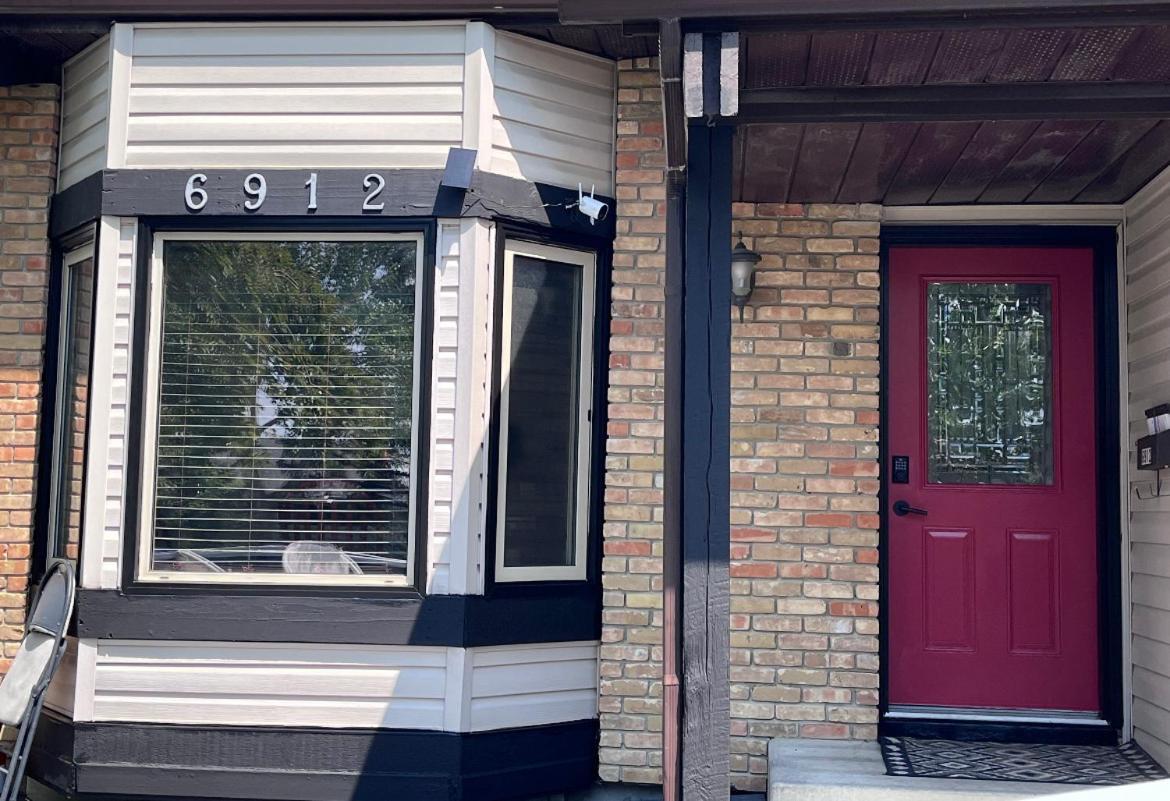 Calgary-Banff House Close Lrt&Dt&Free Parking Διαμέρισμα Εξωτερικό φωτογραφία